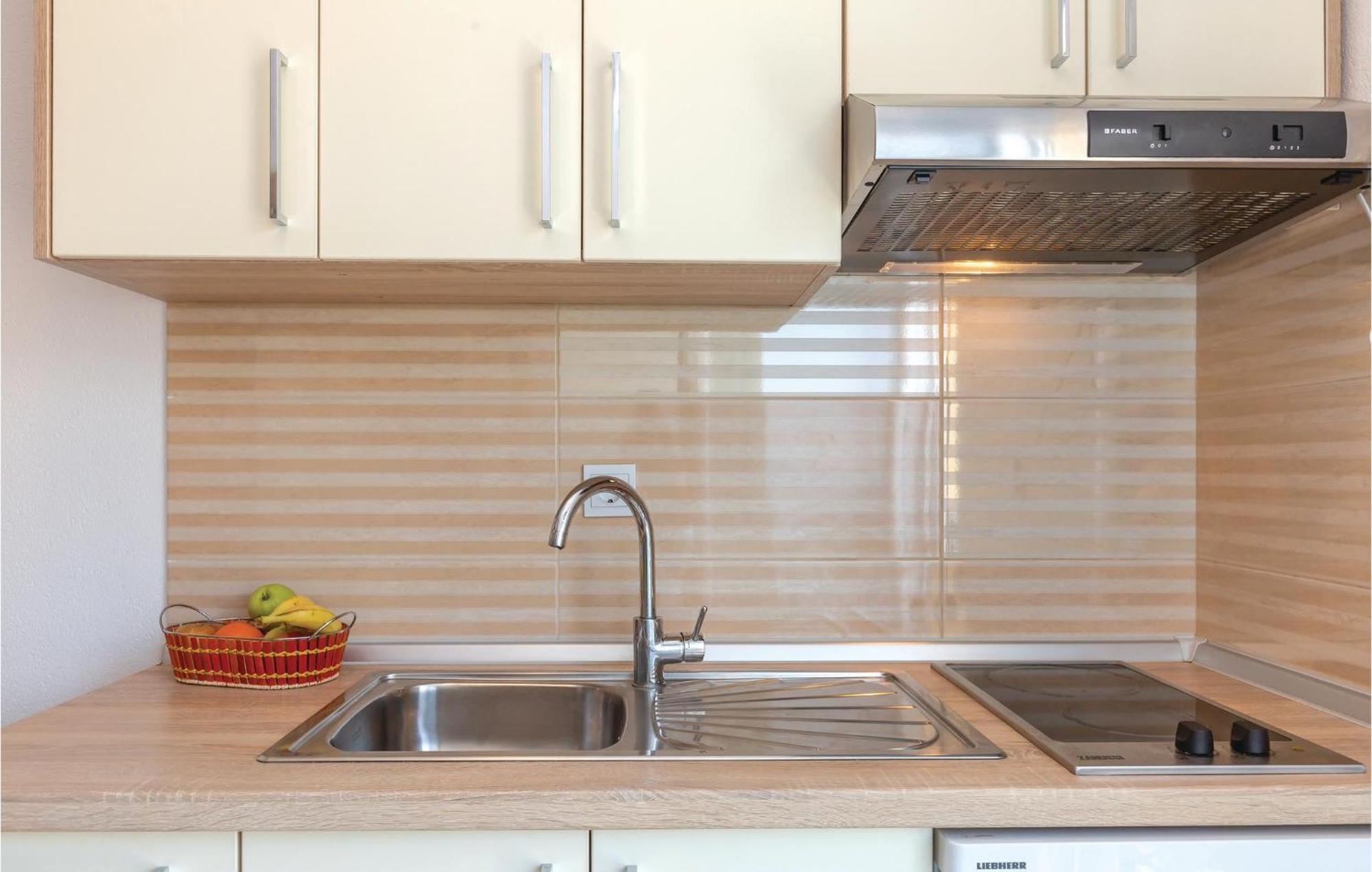 Nice Studio In Krvavica With Kitchen Extérieur photo